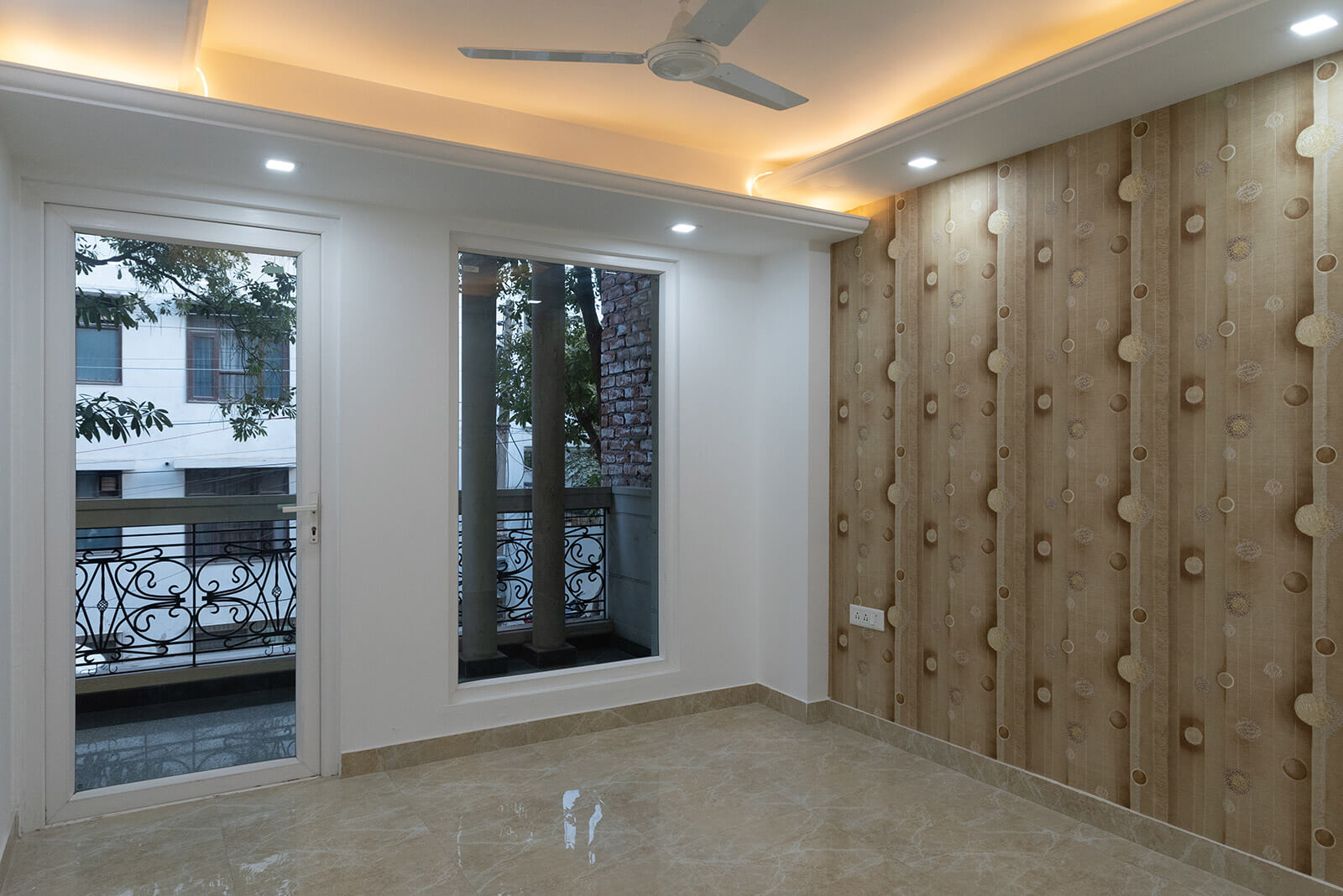 Fully Furnished Floor Sale East of Kailash Delhi